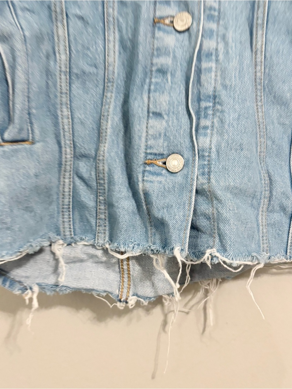 Oversized Levi’s Denim Light Blue Jean Jacket - Picture 2 of 8